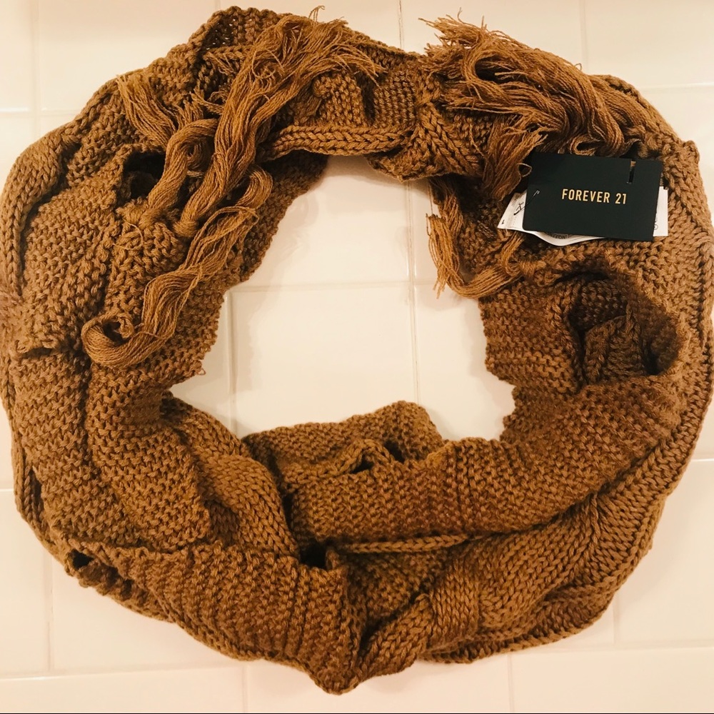 Cable Knit Scarf with Fringe